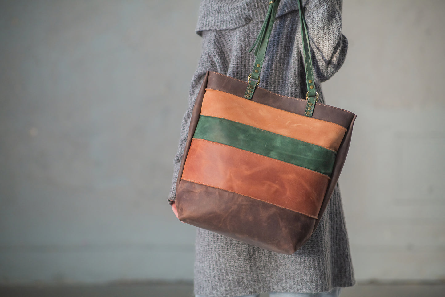 _Große und stilvolle handgefertigte Ledertasche