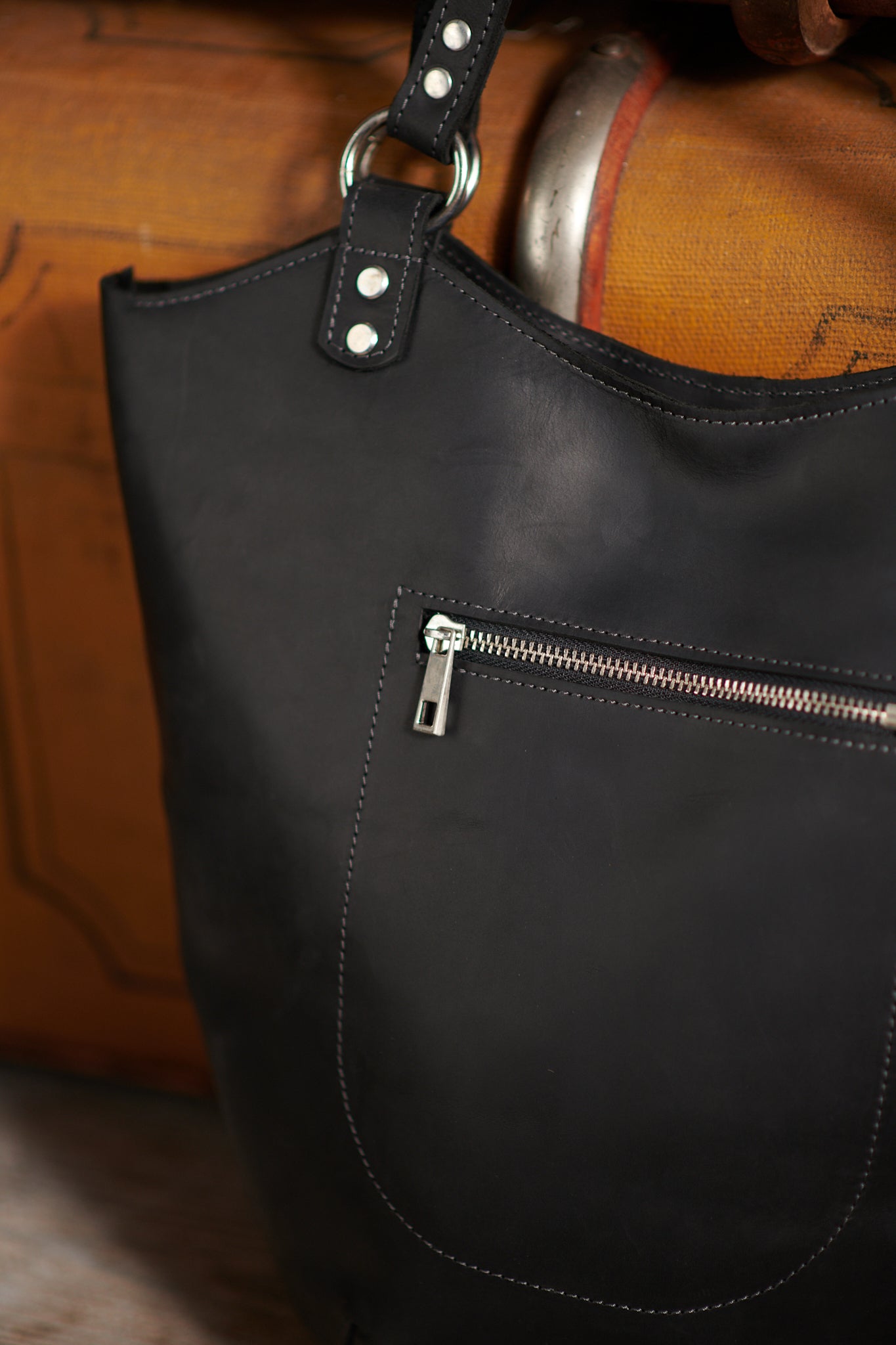_Handgefertigte, geräumige Designer-Handtasche aus hochwertigem "Crazy Horse"-Leder