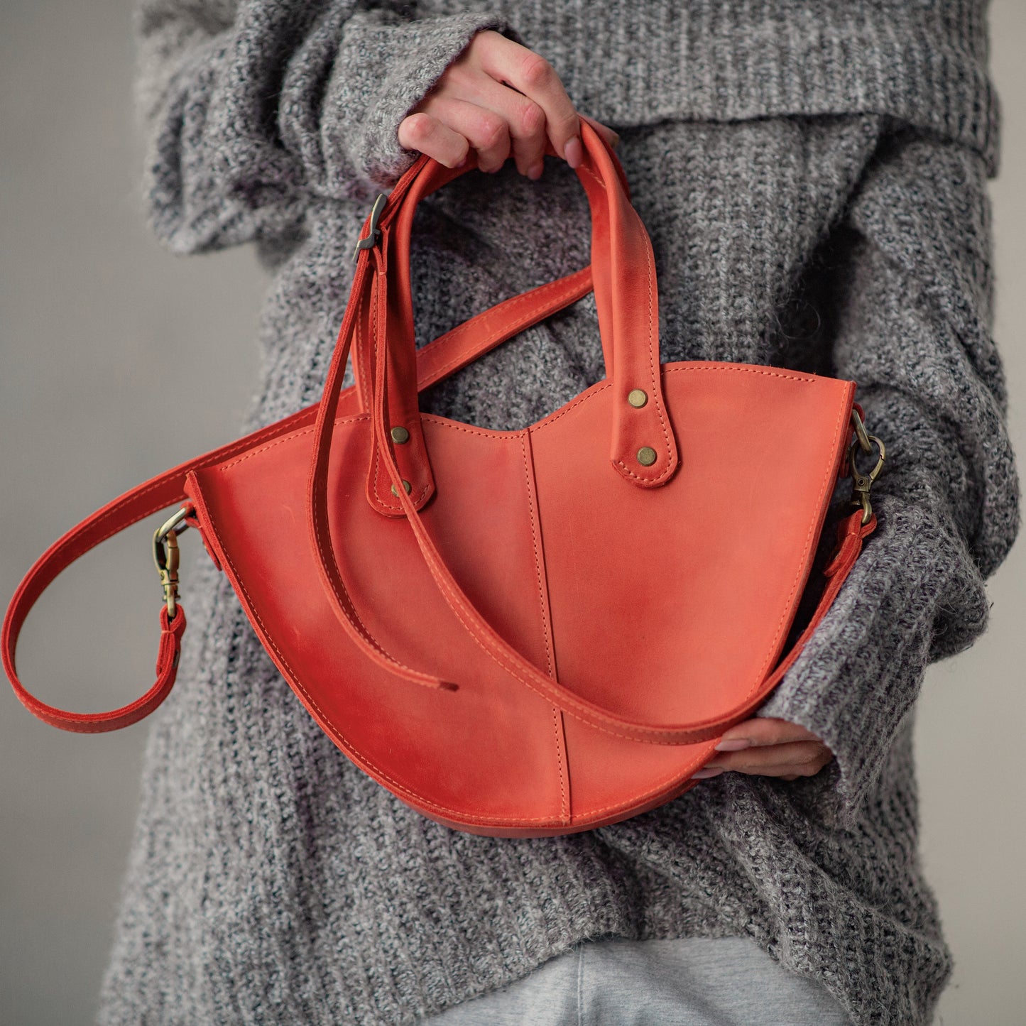 Handgefertigte Vintage-Leder-Herztasche. Echtes, dickes Leder.