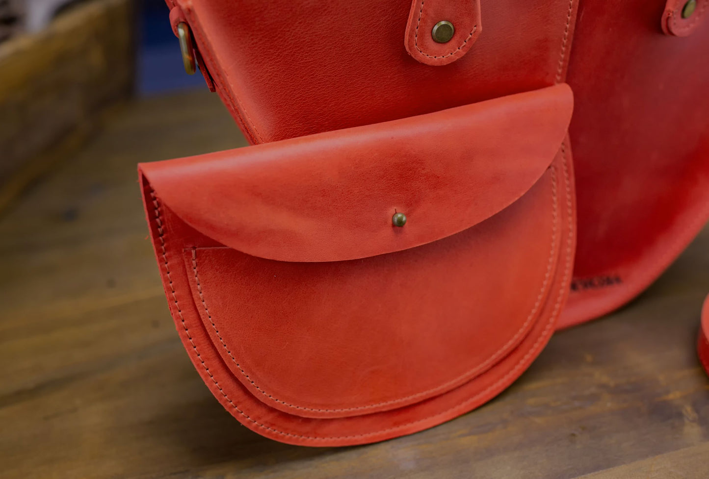 Handgefertigte Vintage-Leder-Herztasche. Echtes, dickes Leder.