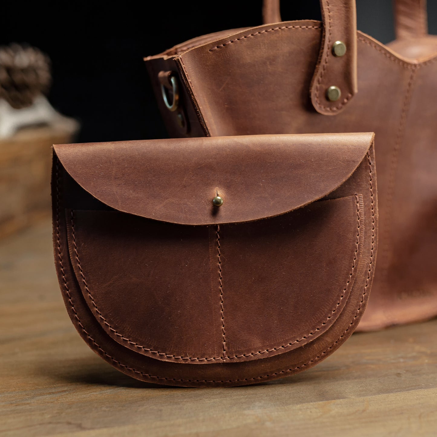 Handgefertigte Vintage-Leder-Herztasche. Echtes, dickes Leder.