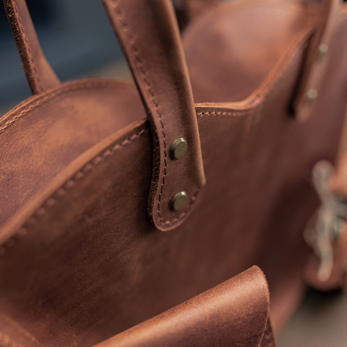 Handgefertigte Vintage-Leder-Herztasche. Echtes, dickes Leder.