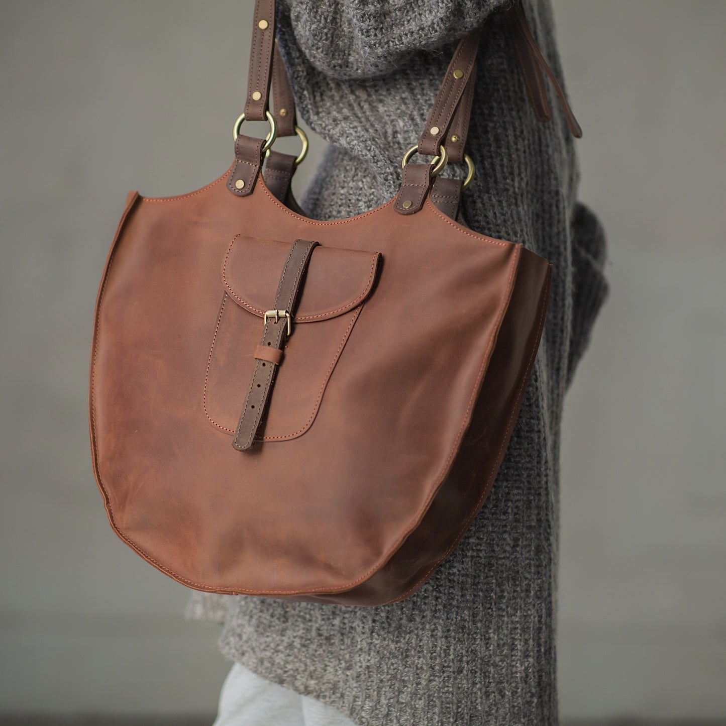 Handgefertigter Leder-Shopper mit einzigartiger Form