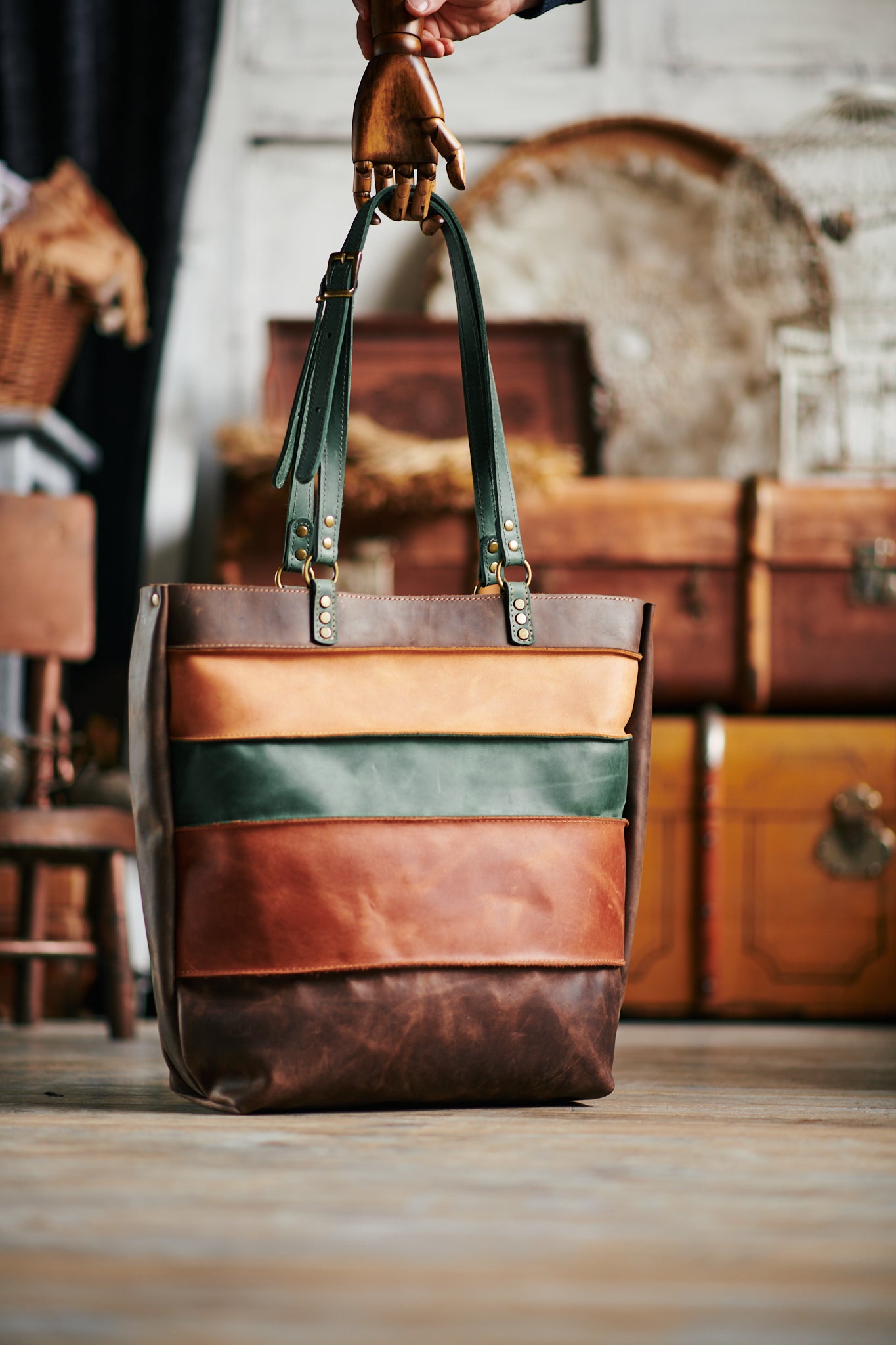_Große und stilvolle handgefertigte Ledertasche