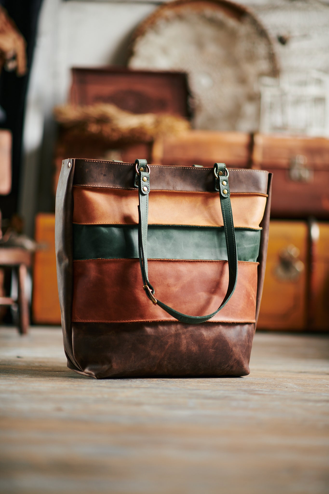 _Große und stilvolle handgefertigte Ledertasche