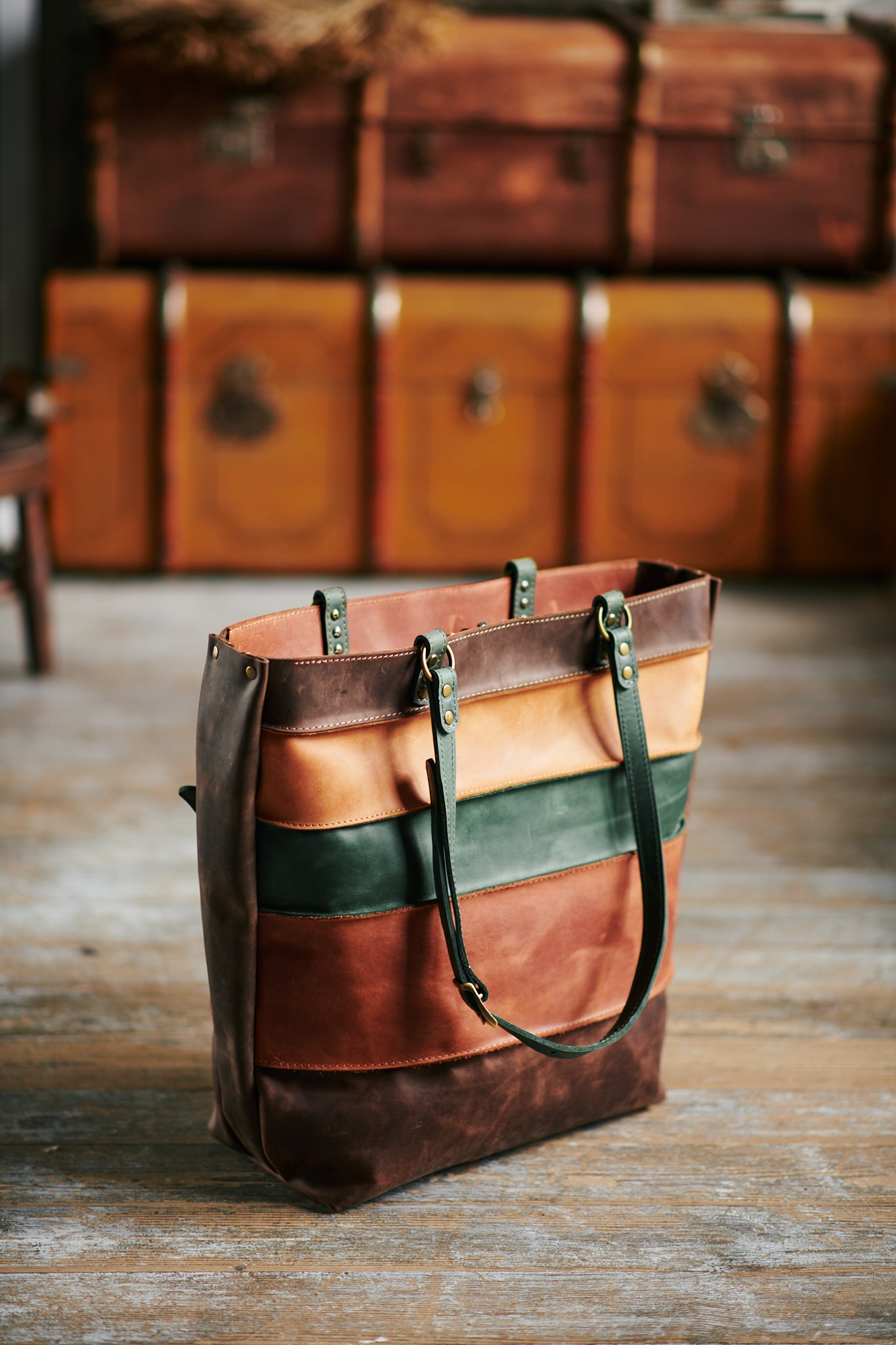 _Große und stilvolle handgefertigte Ledertasche