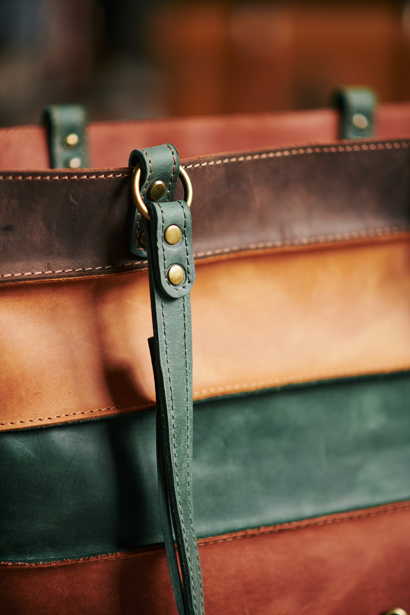 _Große und stilvolle handgefertigte Ledertasche