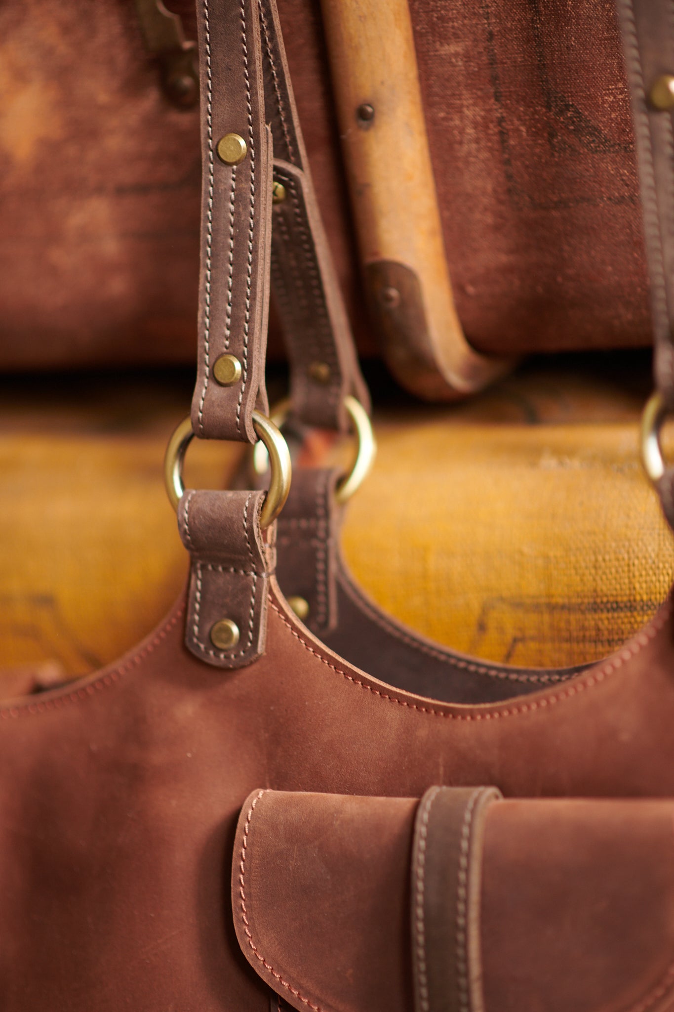 Handgefertigter Leder-Shopper mit einzigartiger Form
