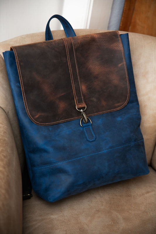 Handgefertigter Rucksack aus natürlichem, dickem Leder