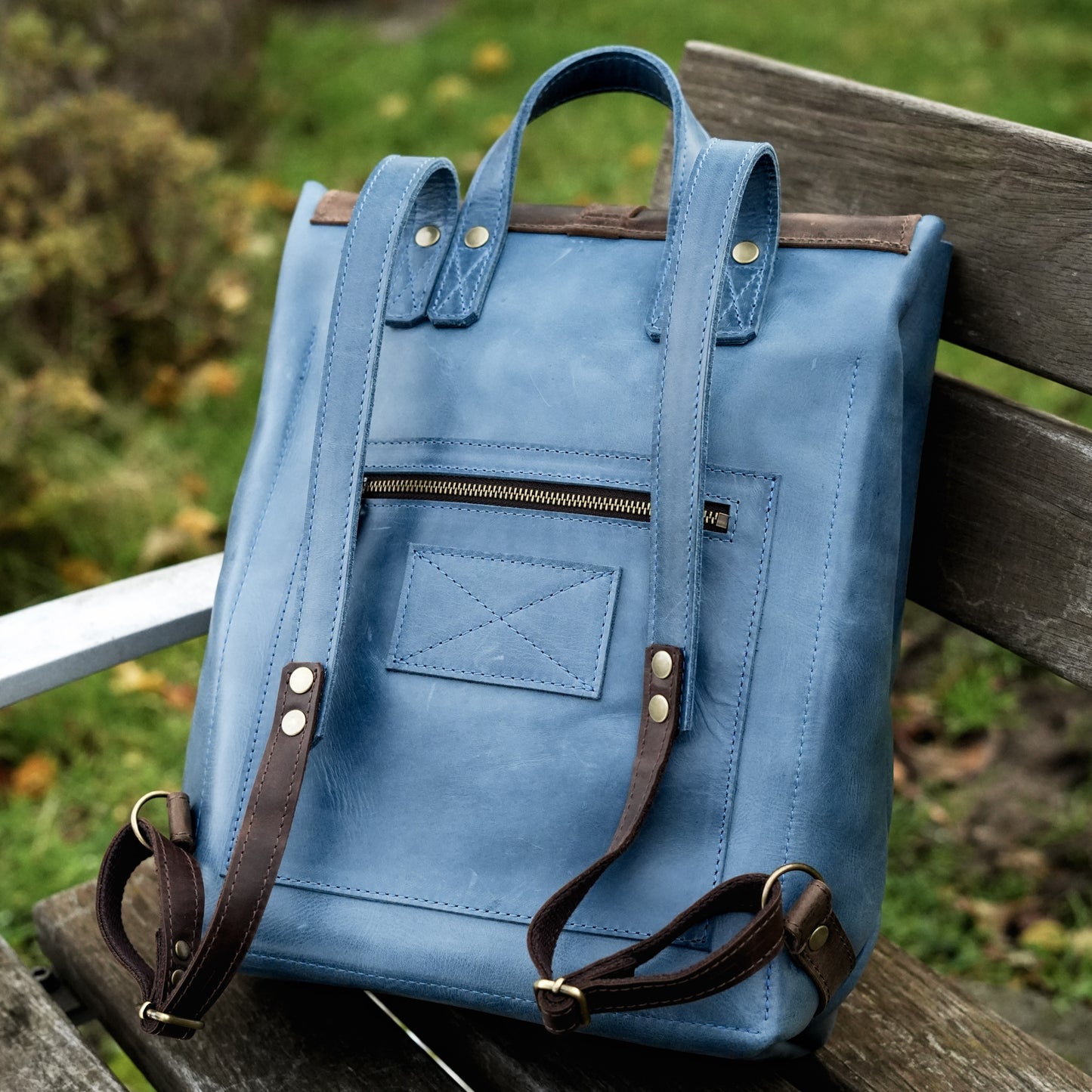 Lederrucksack handgemacht mit Überschlag und Frontfach als Cityrucksack