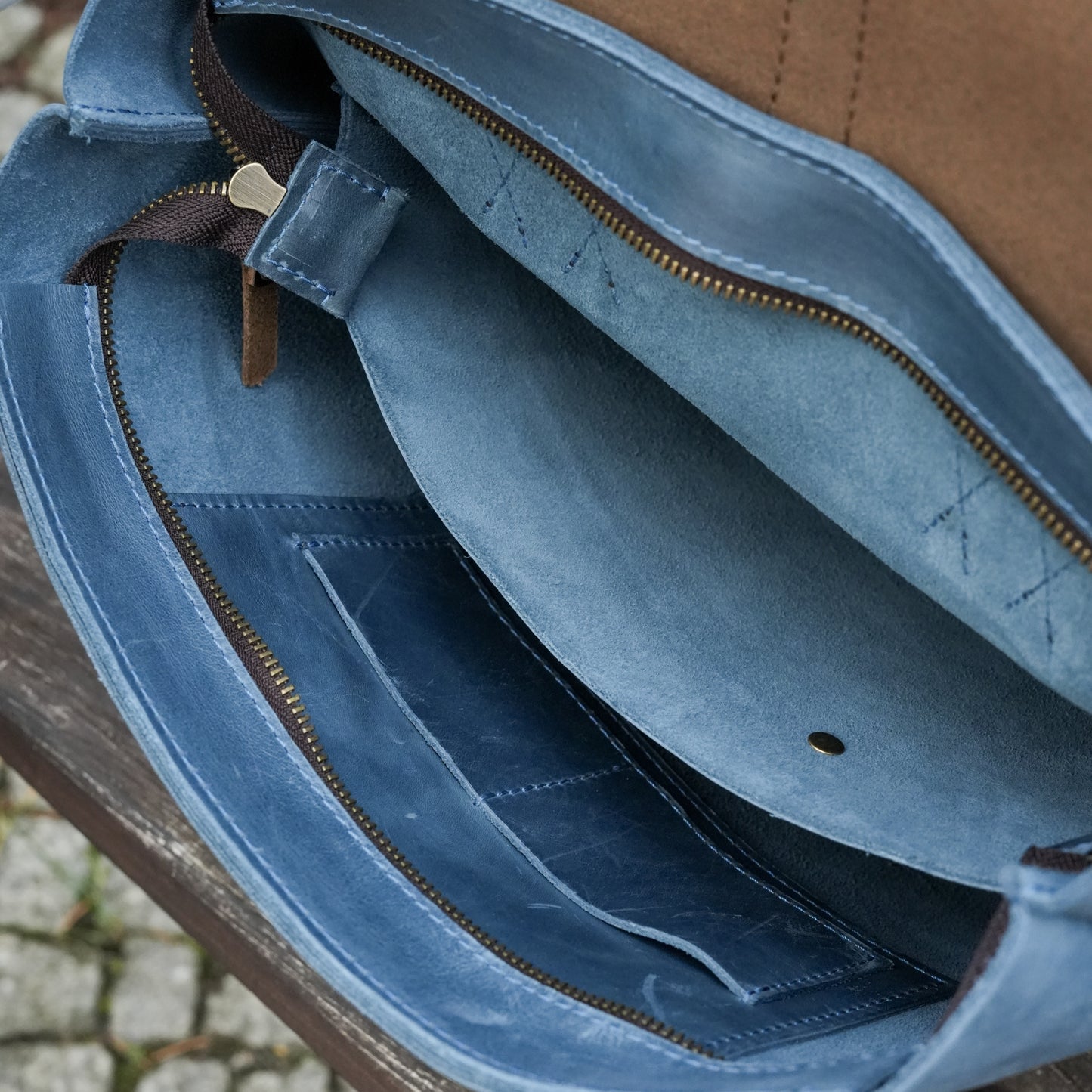 Lederrucksack handgemacht mit Überschlag und Frontfach als Cityrucksack
