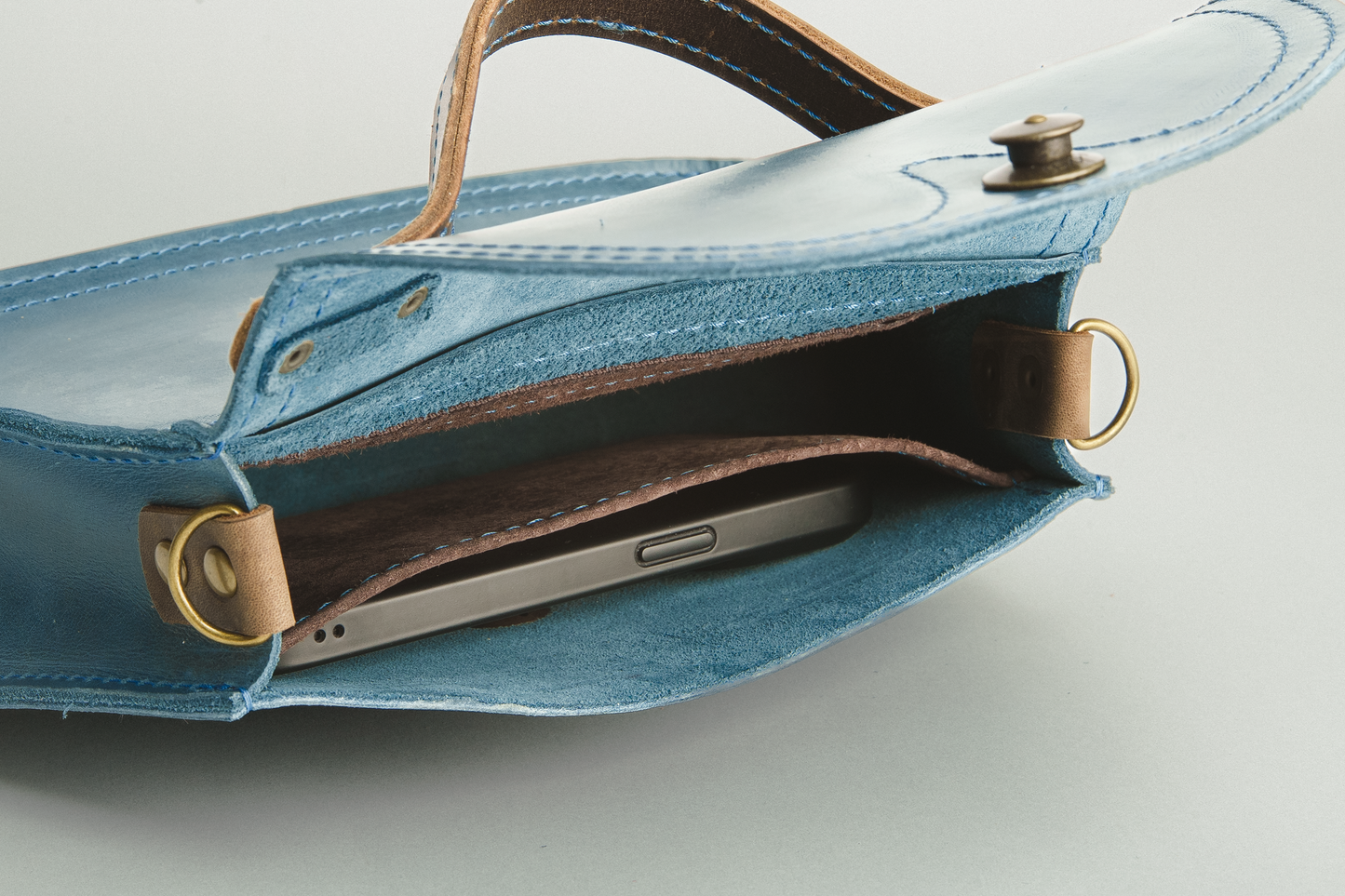Kleine Leder Umhängetasche mit Griff – handgefertigte Damen Crossbody Tasche