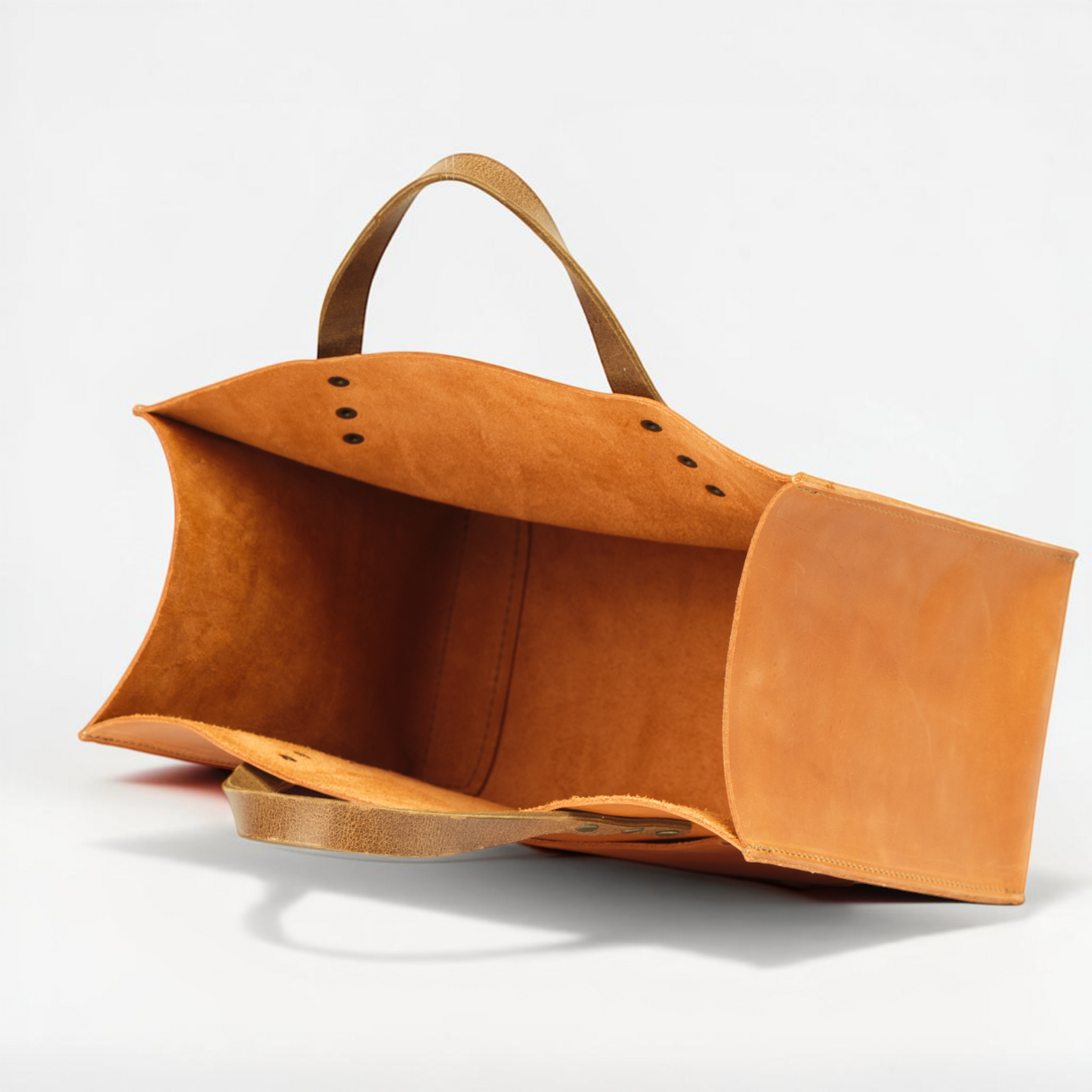 Handgefertigte Leder-Shopper Tasche mit Frontfach und klarer, architektonischer Form