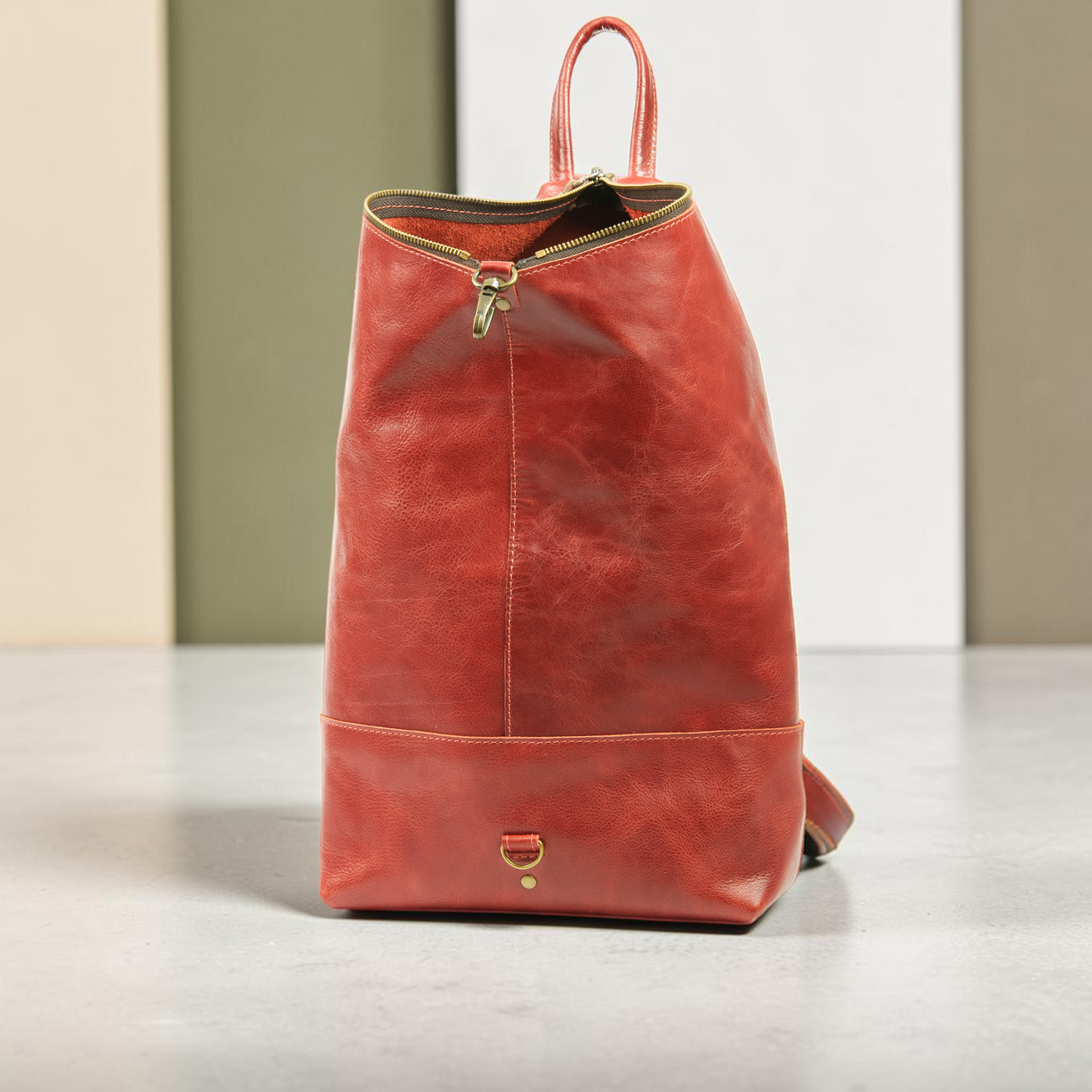 Damenrucksack aus Leder mit Reißverschluss, Außentasche und Tragegriff handgemacht