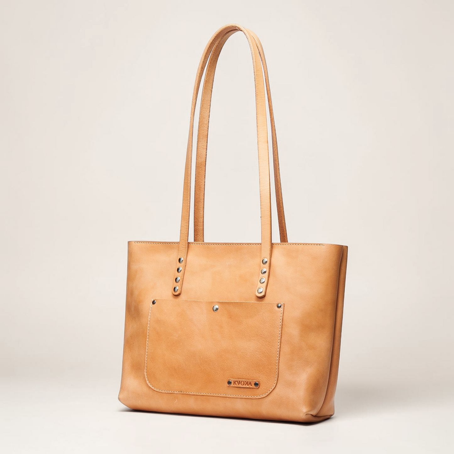 Ledertasche Damen handgemacht aus naturbelassenem Leder mit Fronttasche und langen Henkeln