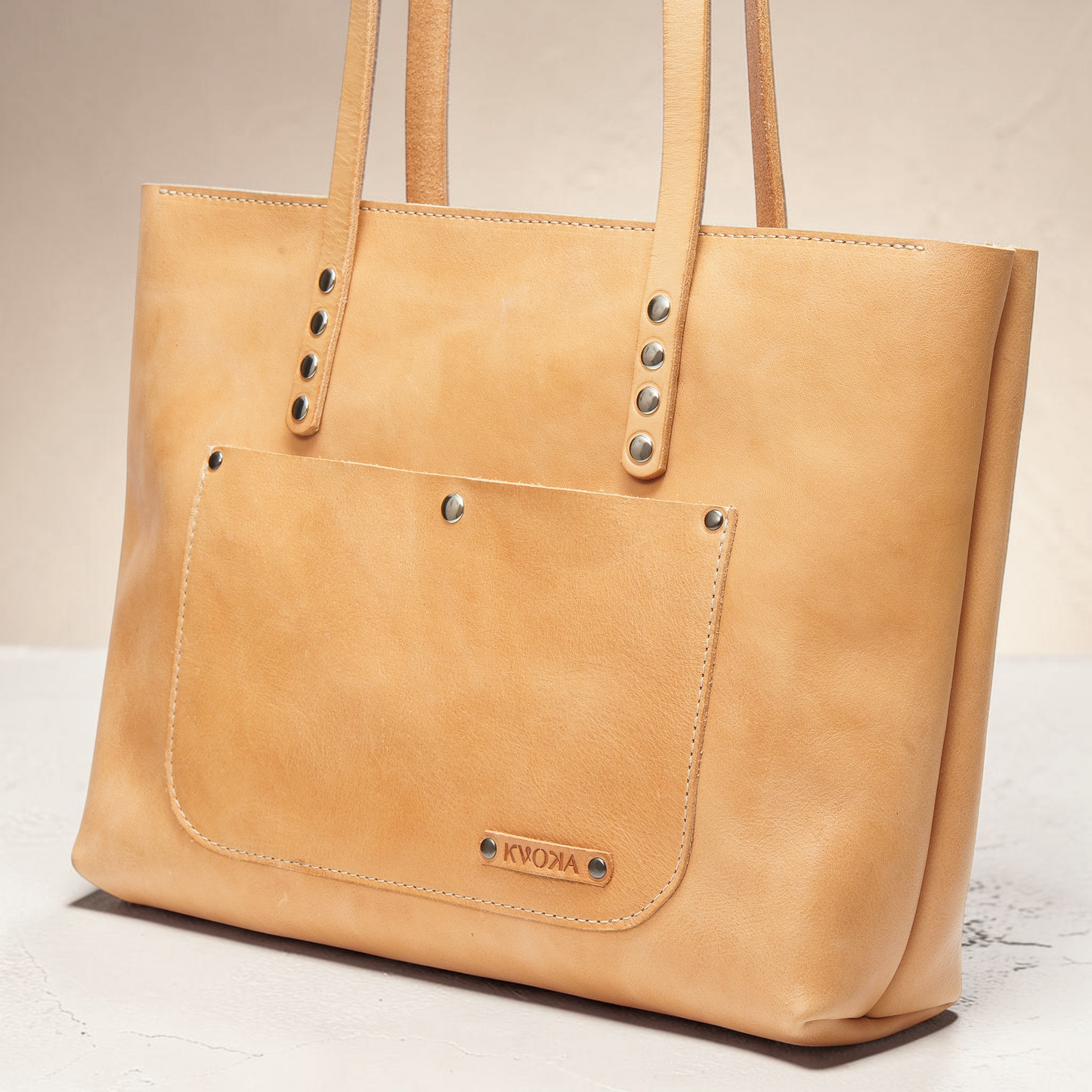 Ledertasche Damen handgemacht aus naturbelassenem Leder mit Fronttasche und langen Henkeln