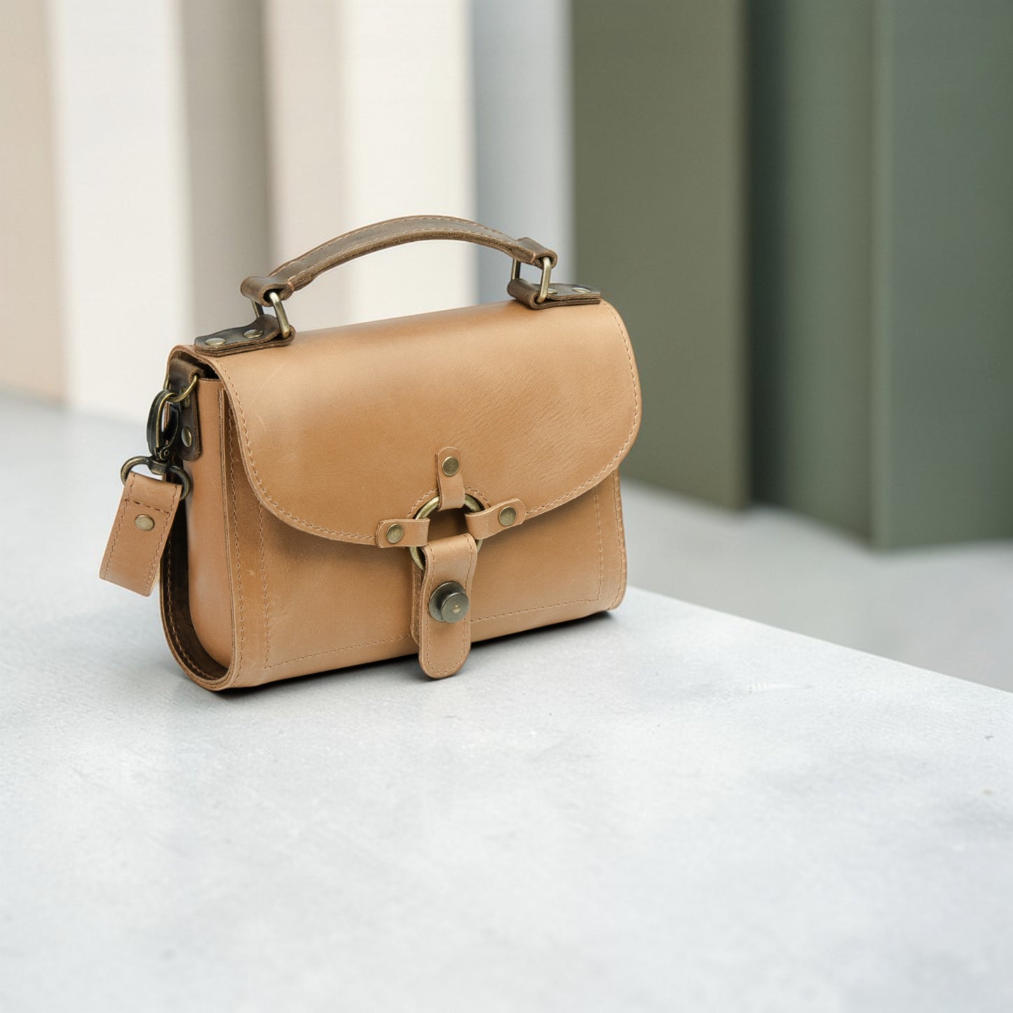 Kleine Leder Umhängetasche mit Griff – handgefertigte Damen Crossbody Tasche