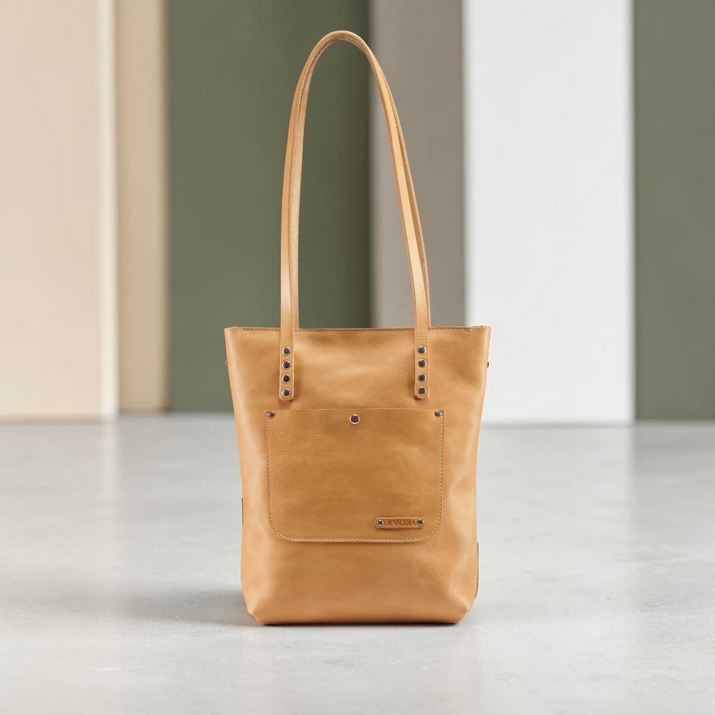 Ledertasche Damen handgemacht aus naturbelassenem Leder mit Fronttasche und langen Henkeln