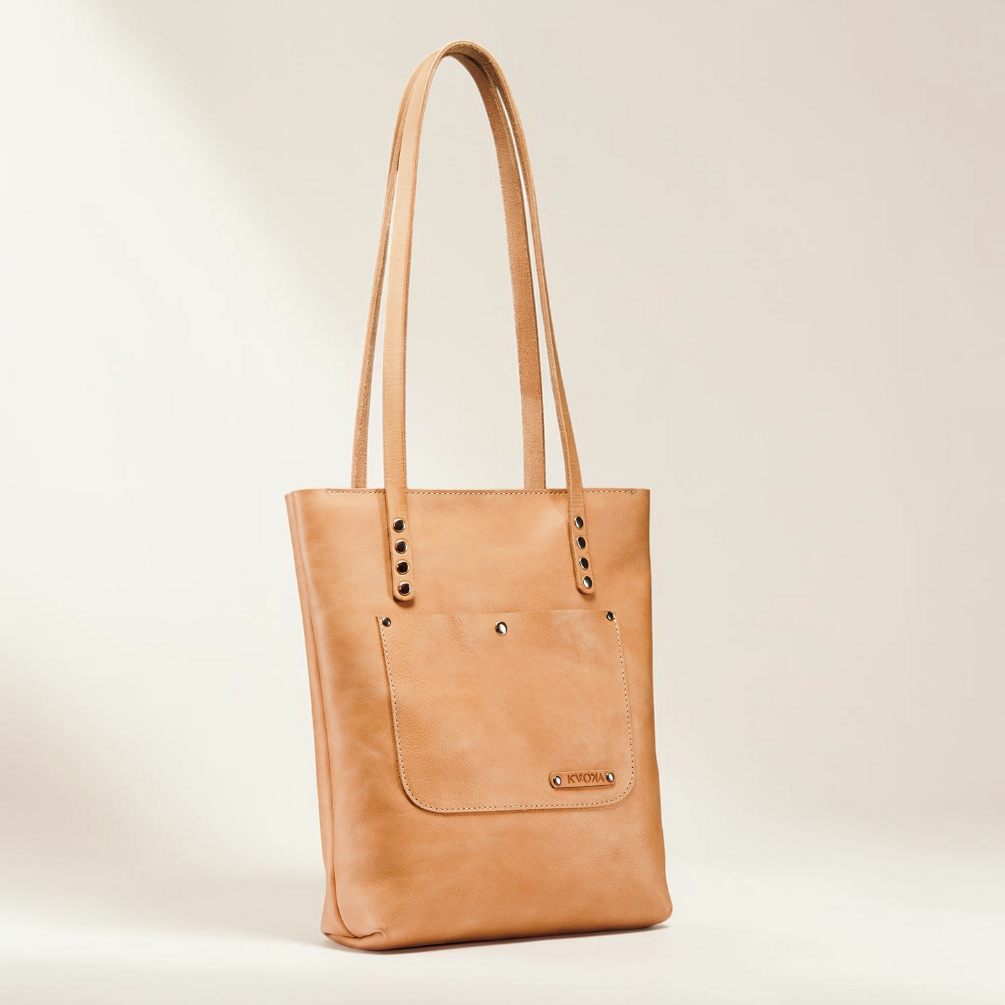 Ledertasche Damen handgemacht aus naturbelassenem Leder mit Fronttasche und langen Henkeln