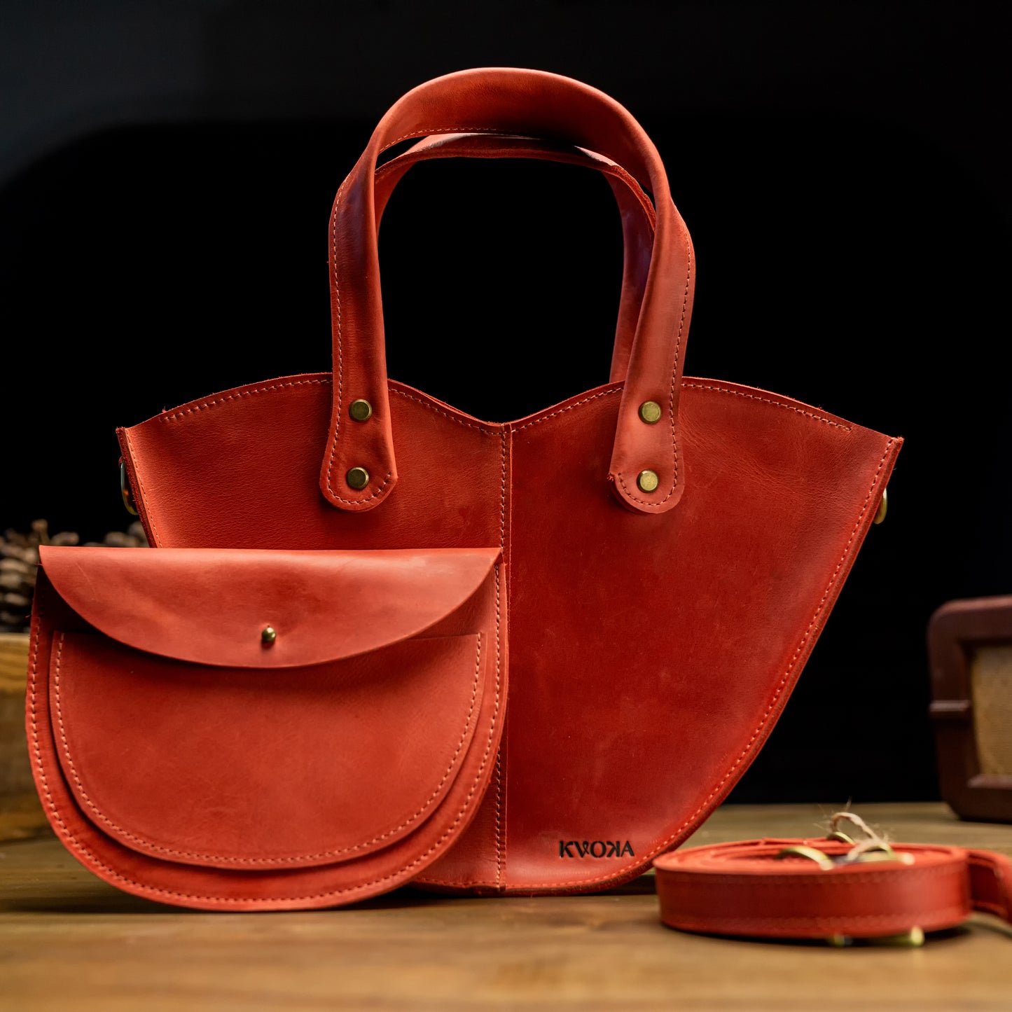 Handgefertigte Vintage-Leder-Herztasche. Echtes, dickes Leder.