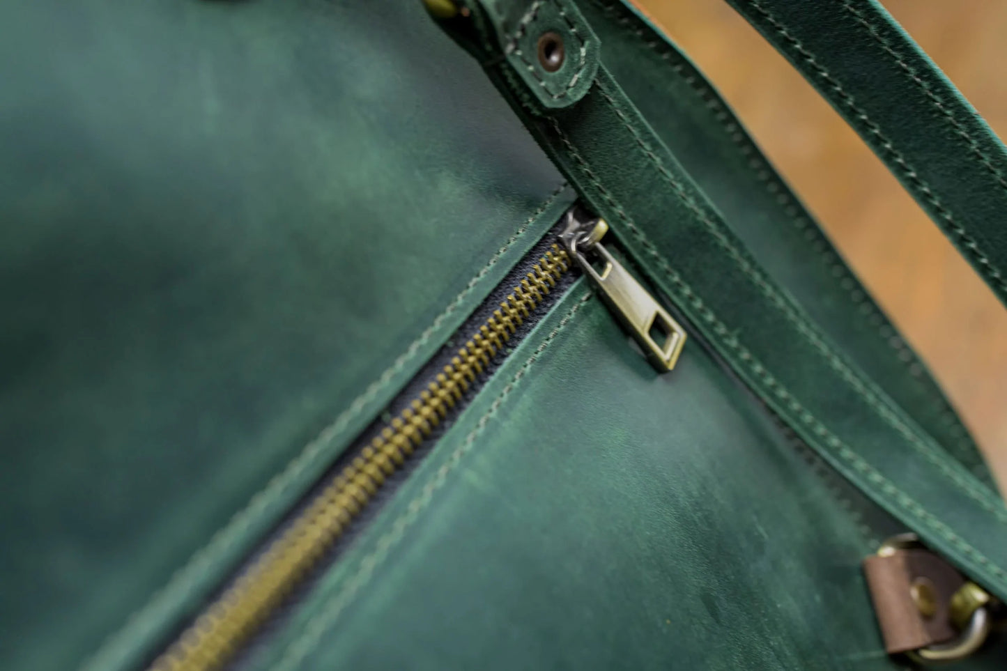 Vielseitiger, handgefertigter Leder Rucksack-Tasche-Hybrid. Echtes Leder, einzigartiges Design.