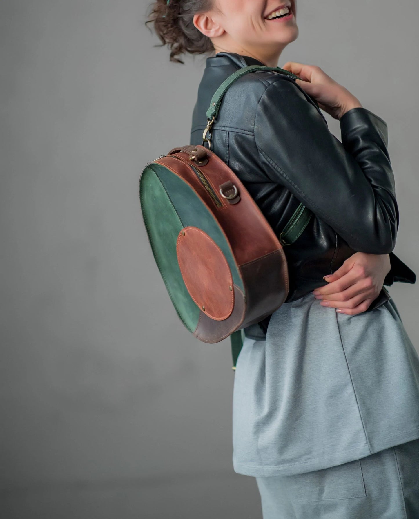 Vielseitiger, handgefertigter Leder Rucksack-Tasche-Hybrid. Echtes Leder, einzigartiges Design.