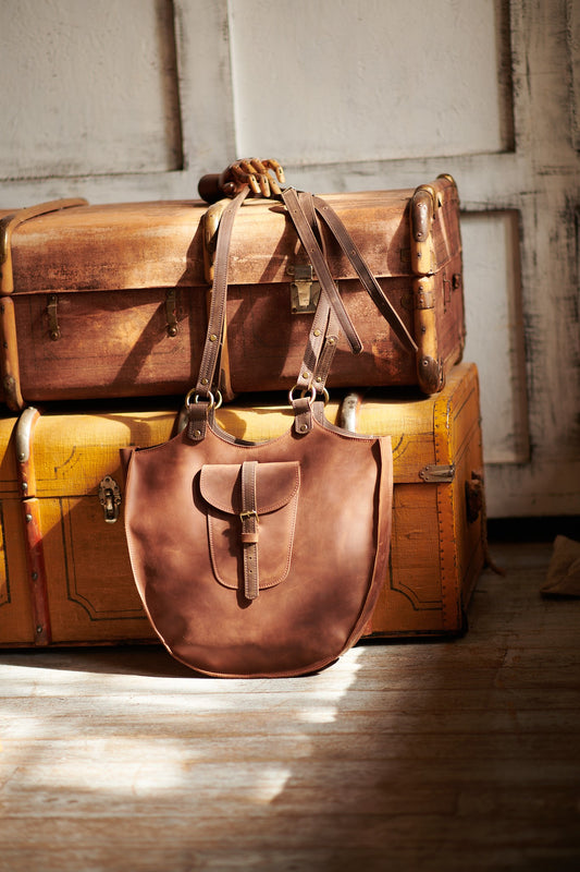 Handgefertigter Leder-Shopper mit einzigartiger Form